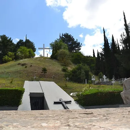 χρύσα Πανσιόν